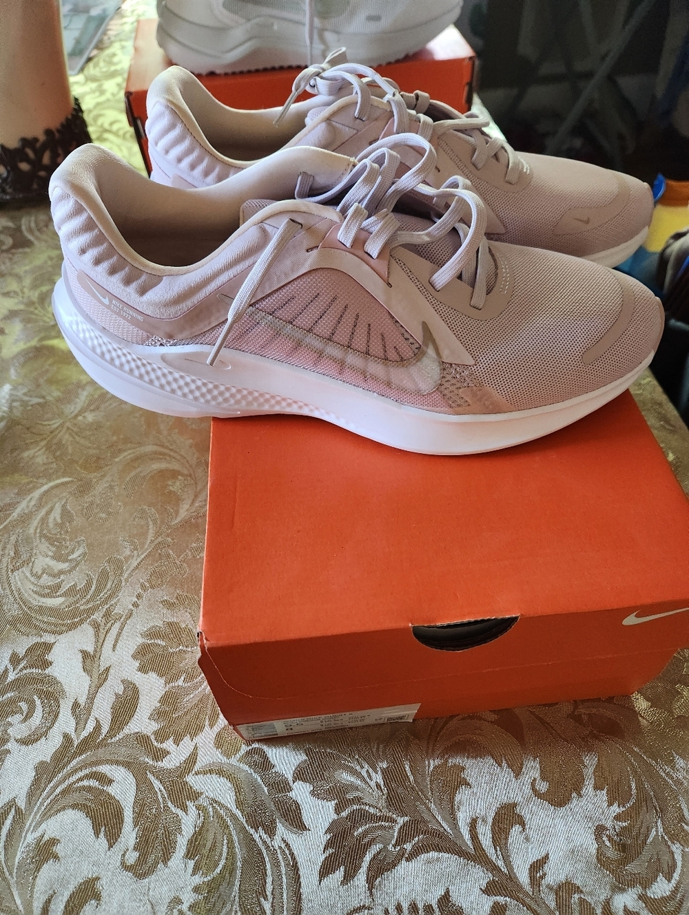 NWt Womens Nike Quest 5 road running shoes in Barely Rose And White